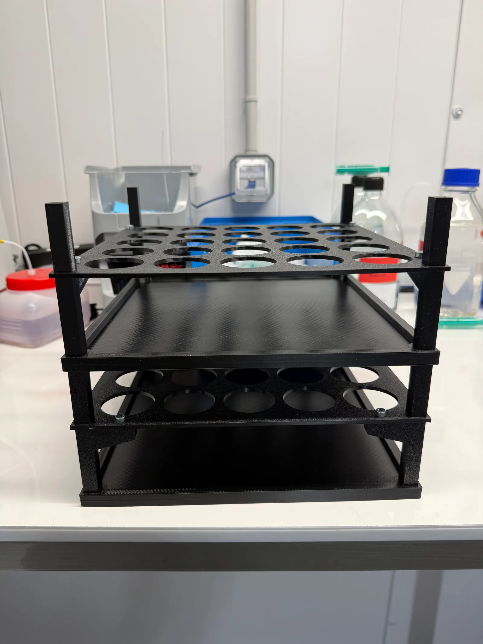 Supports d'échantillons sur mesure : production en impression 3D